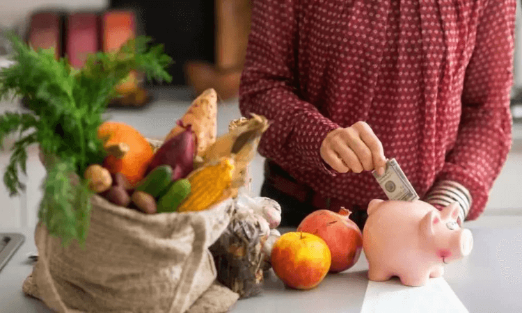 Easy-Ways-To-Save-Money-In-The-Kitchen